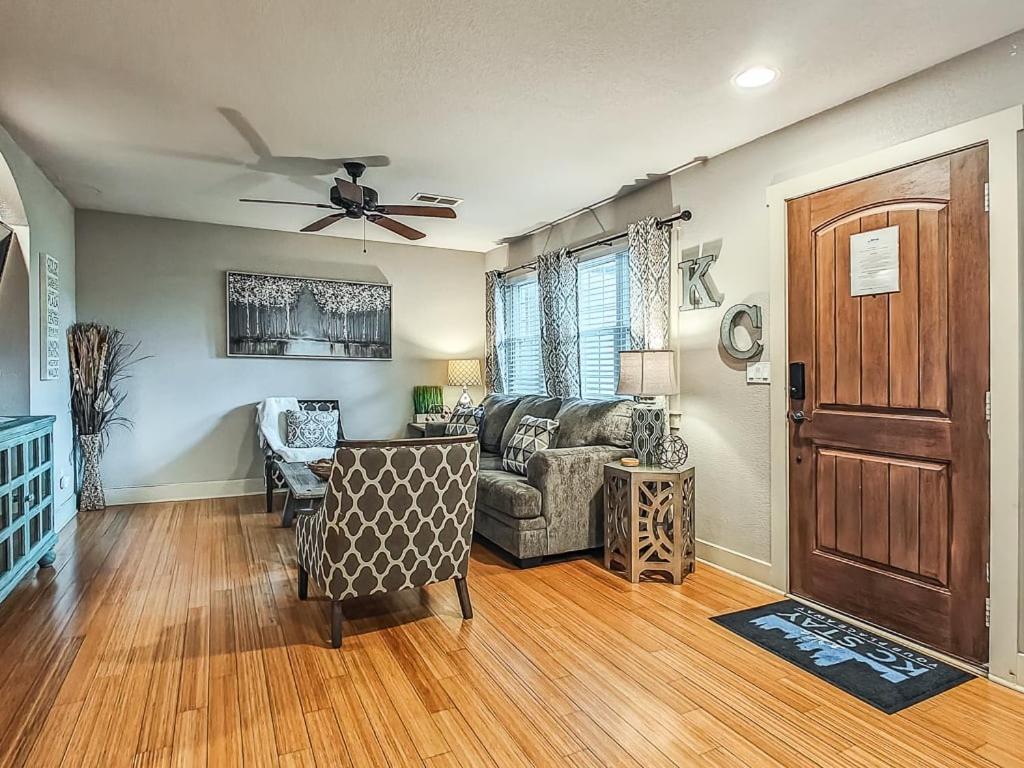 Quiet Plaza Two Bedroom 2 Bathroom 캔자스시티 외부 사진
