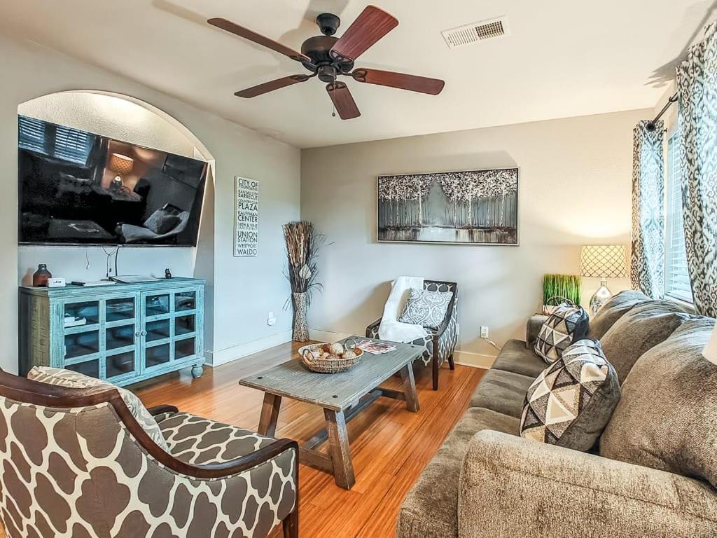 Quiet Plaza Two Bedroom 2 Bathroom 캔자스시티 외부 사진