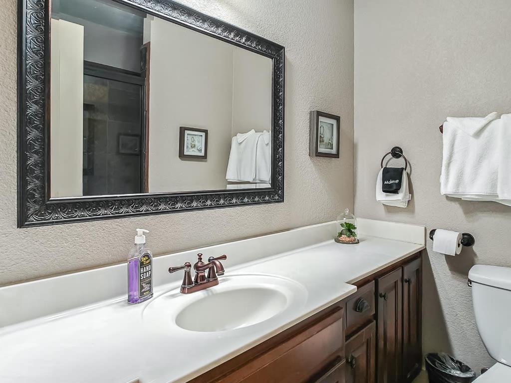 Quiet Plaza Two Bedroom 2 Bathroom 캔자스시티 외부 사진