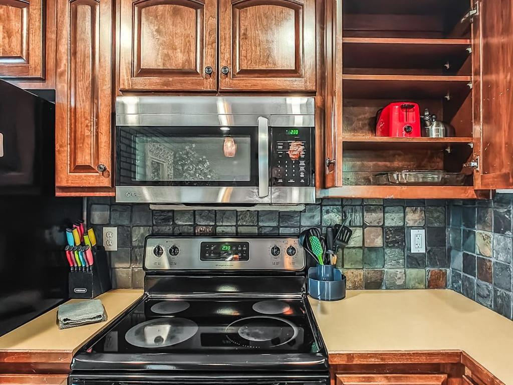 Quiet Plaza Two Bedroom 2 Bathroom 캔자스시티 외부 사진