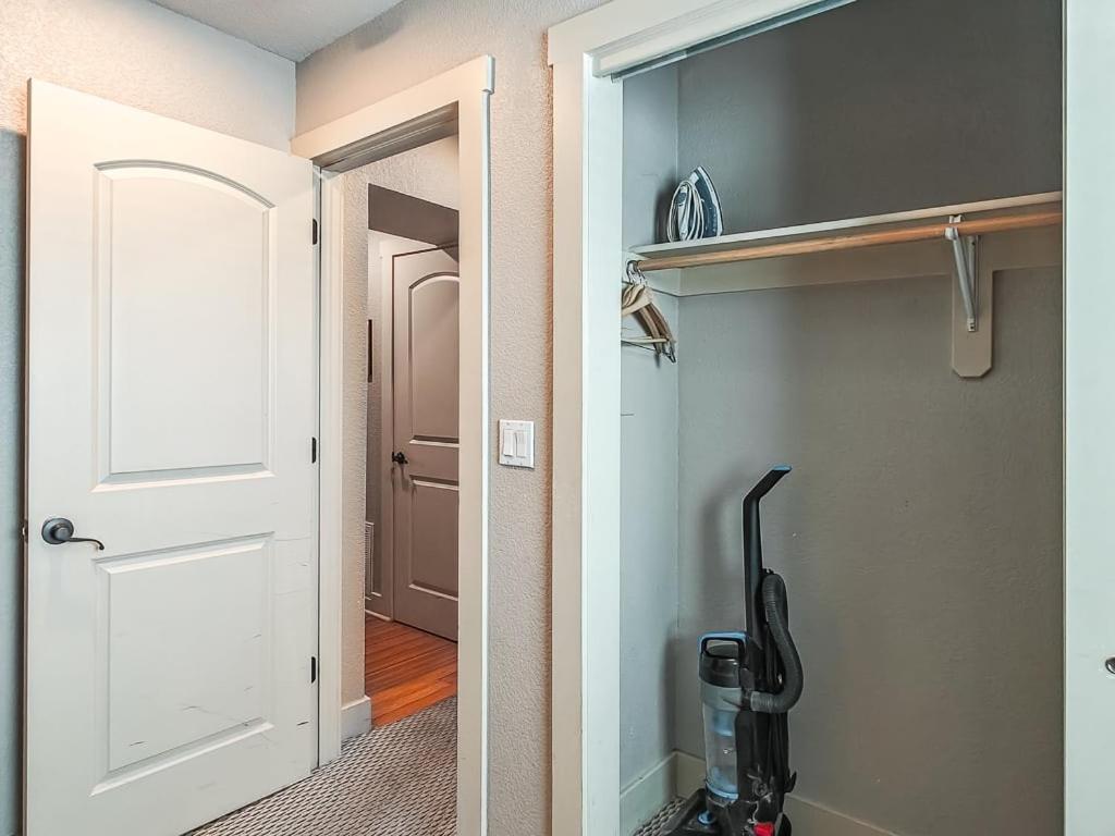 Quiet Plaza Two Bedroom 2 Bathroom 캔자스시티 외부 사진