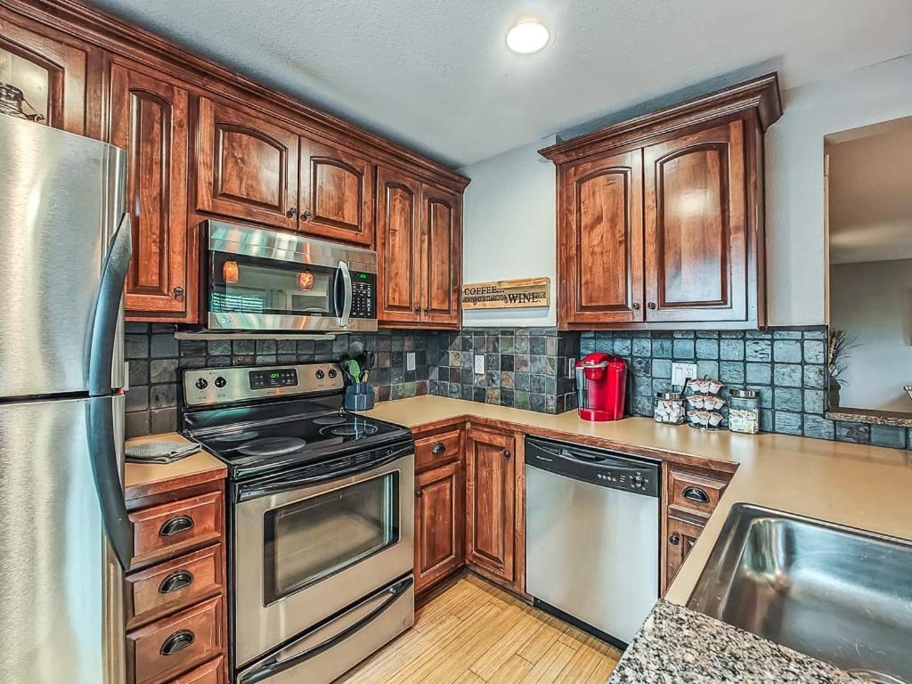 Quiet Plaza Two Bedroom 2 Bathroom 캔자스시티 외부 사진