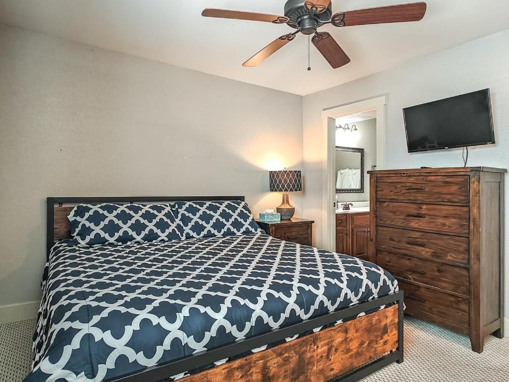 Quiet Plaza Two Bedroom 2 Bathroom 캔자스시티 외부 사진