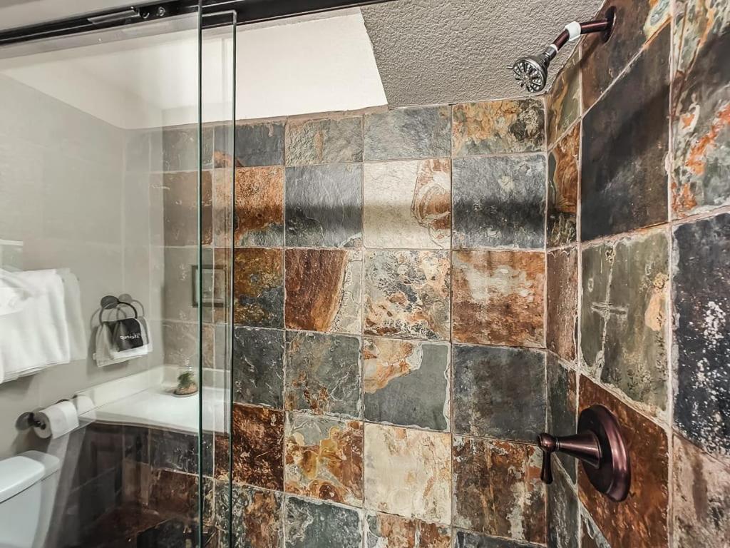 Quiet Plaza Two Bedroom 2 Bathroom 캔자스시티 외부 사진